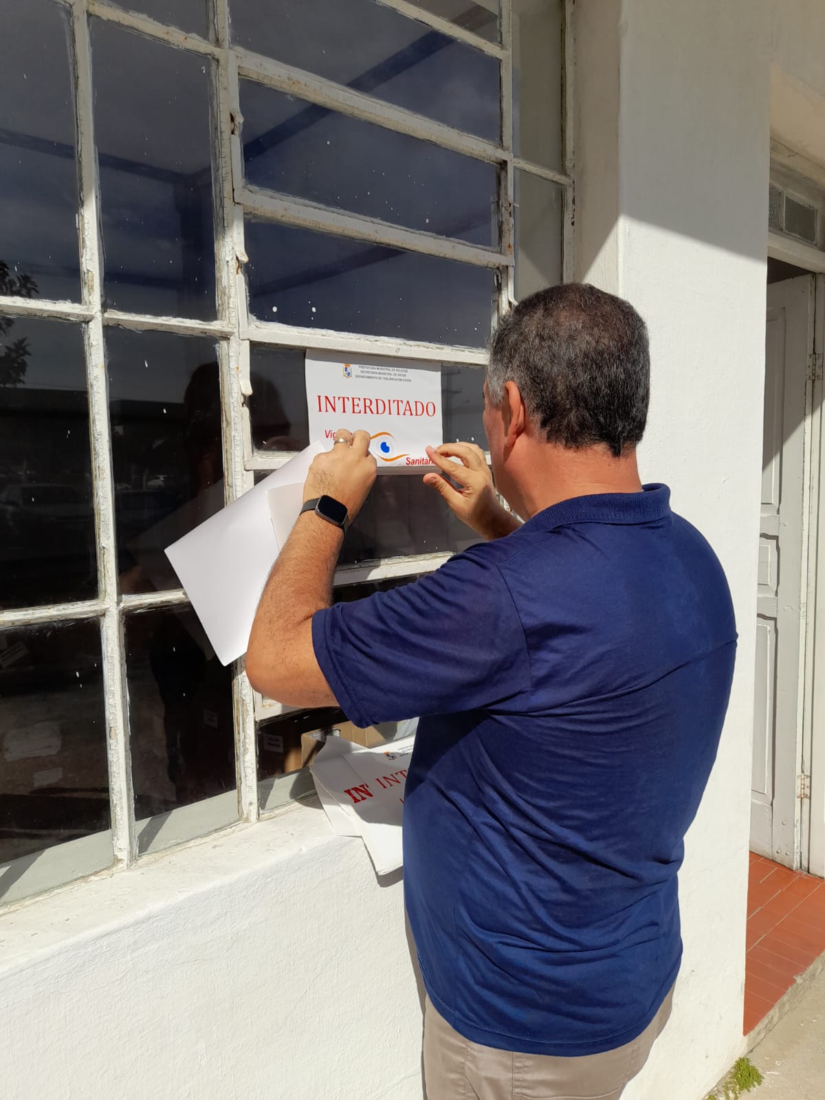 Empresa usava água de poço embora fosse abastecida pelo Sanep. Autuação paralisa produção da unidade