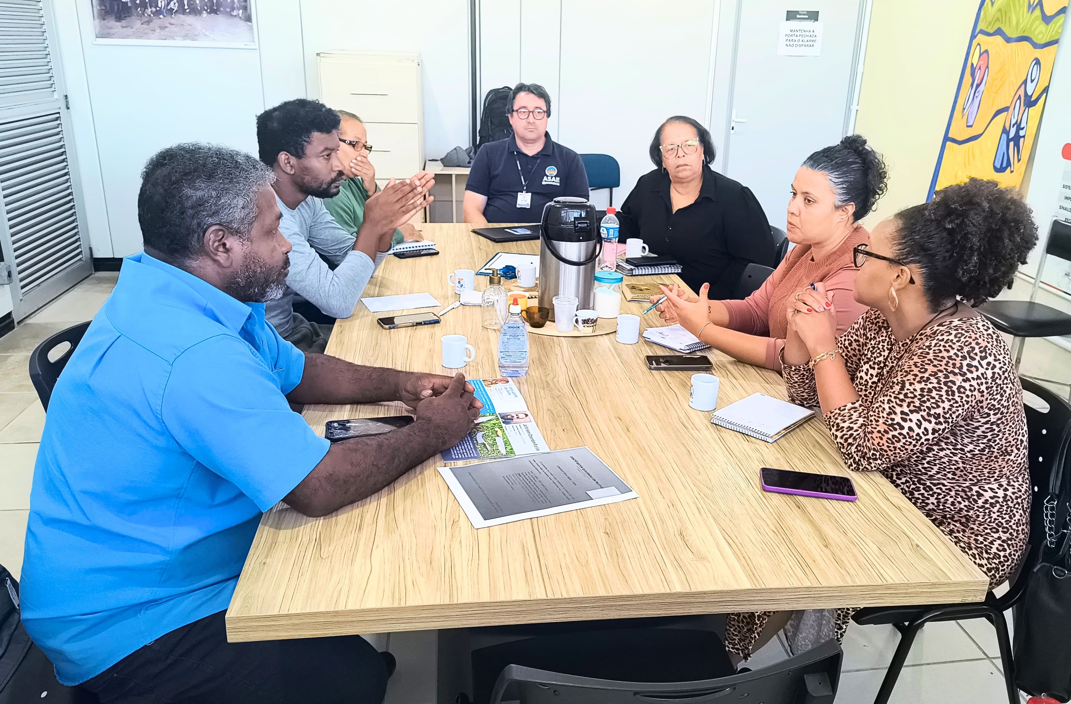 Em reunião, grupo conta com equipe da SME