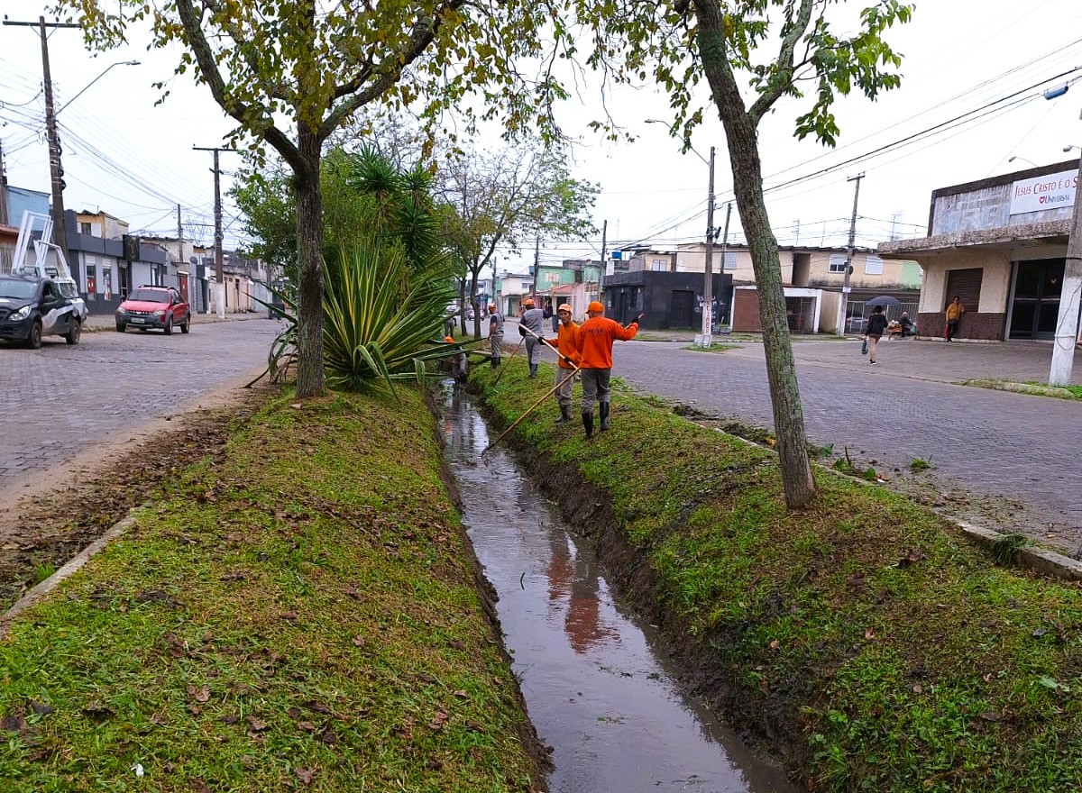Serviço foi feito na manhã desta terça-feira (27) sob coordenação da Secretaria de Serviços Urbanos e Infraestrutura (Ssui)