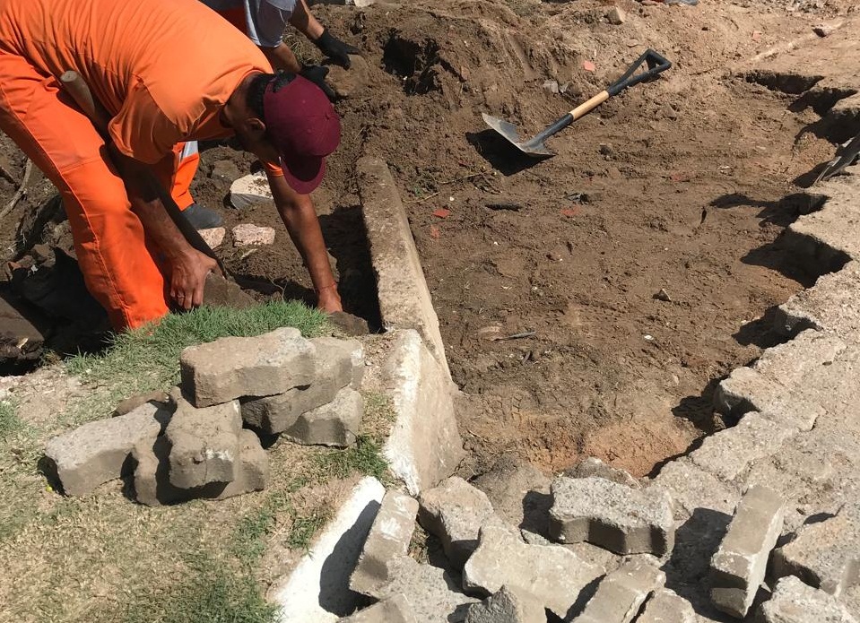 Secretaria de Obras e Pavimentação usou 544 bloquetes nos dois consertos