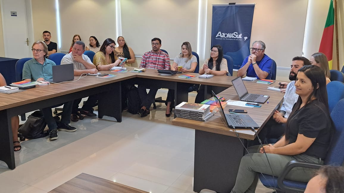 Encontro entre secretários de Educação abordou o calendário da instituição para este ano junto com algumas orientações