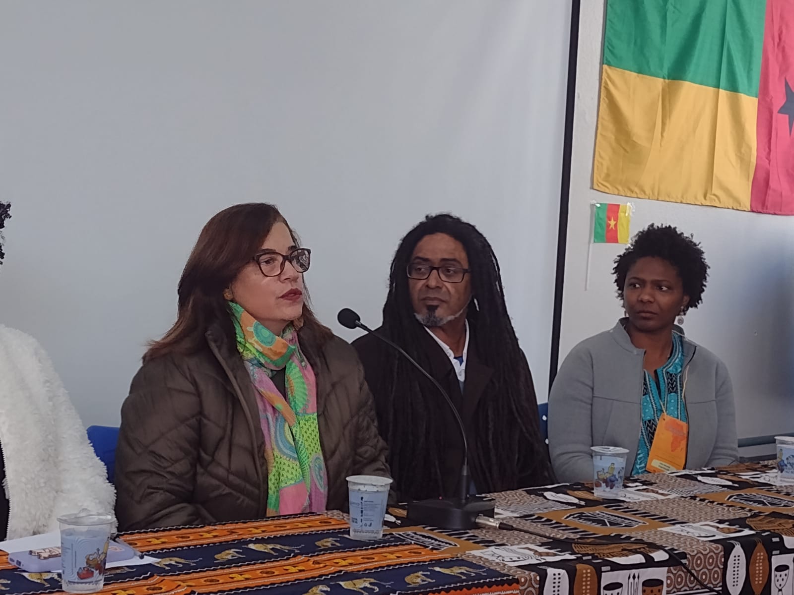 Evento organizado por acadêmicos africanos oferece palestras, mesas redondas, exposições, jogos infantis e interações com o público