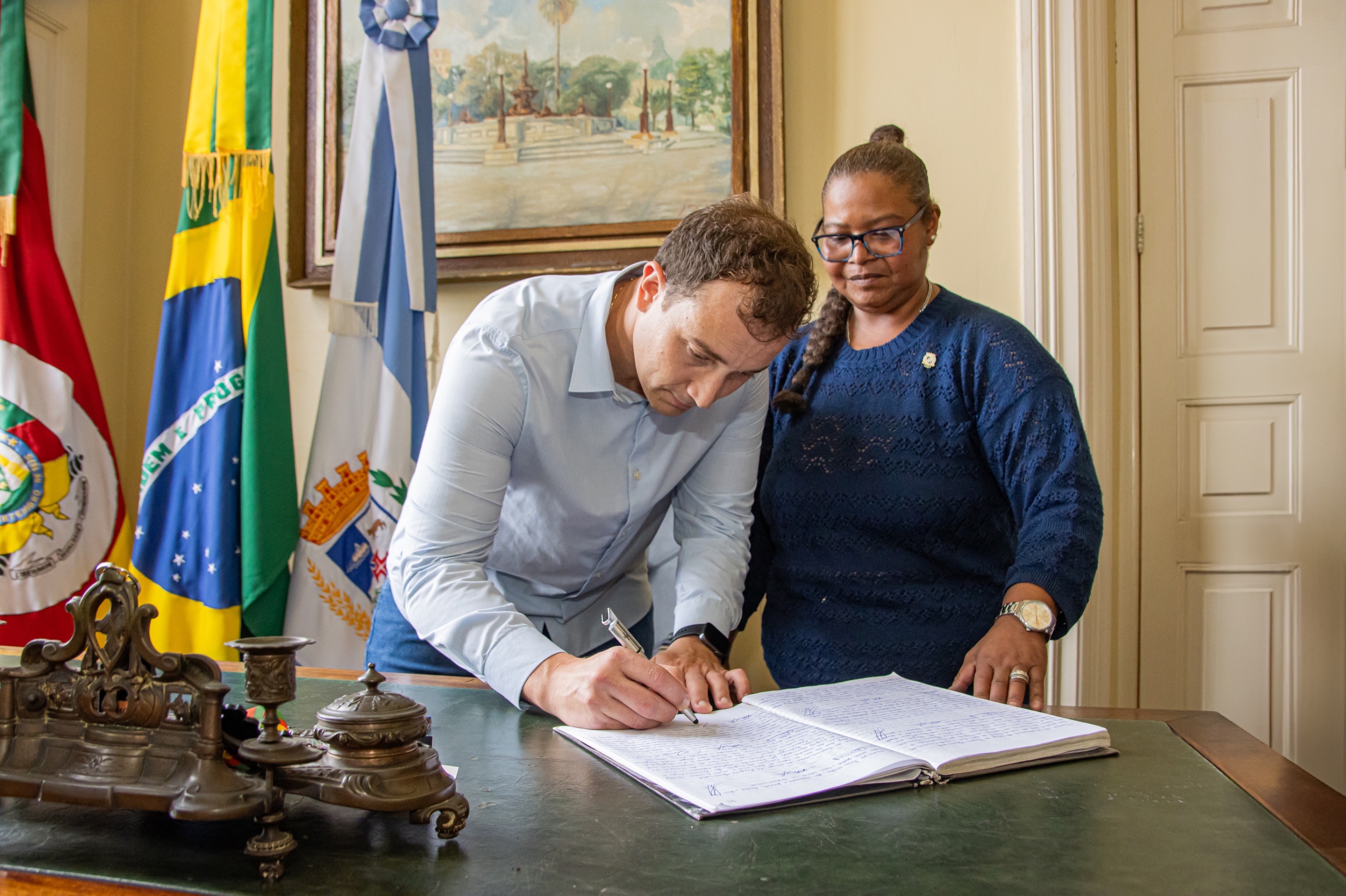 O prefeito Marroni e a vice-prefeita Daniela cumprem agenda em Brasília e Porto Alegre, respectivamente