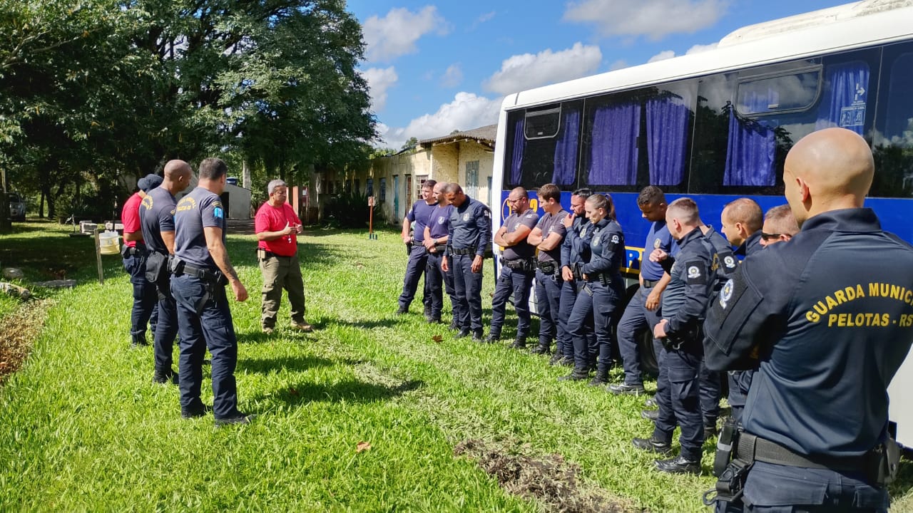 Curso intensivo de uma semana busca atualizar técnicas e legislação para o porte de arma