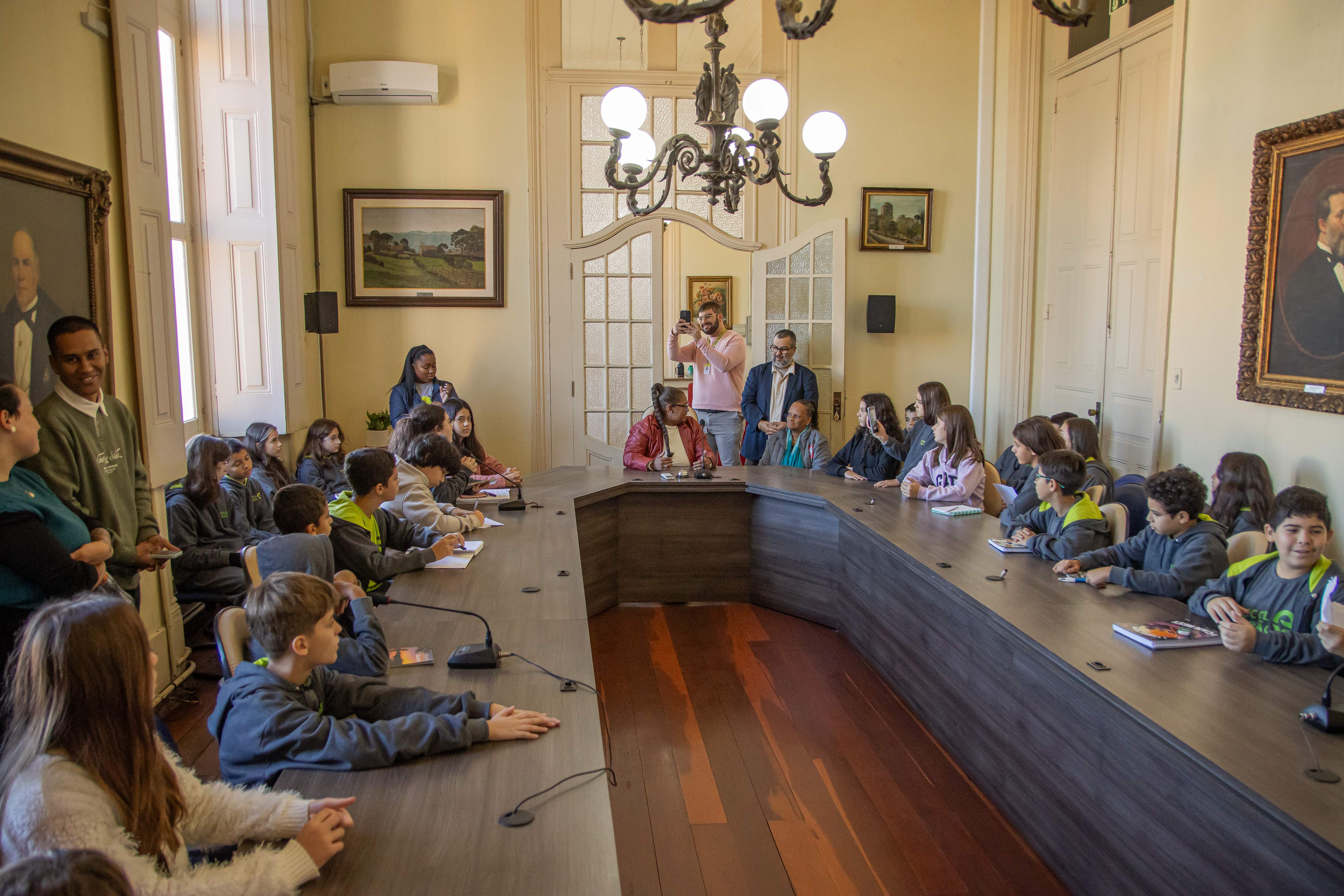 Os estudantes da Escola Visão fizeram uma visita especial nesta terça-feira (29)