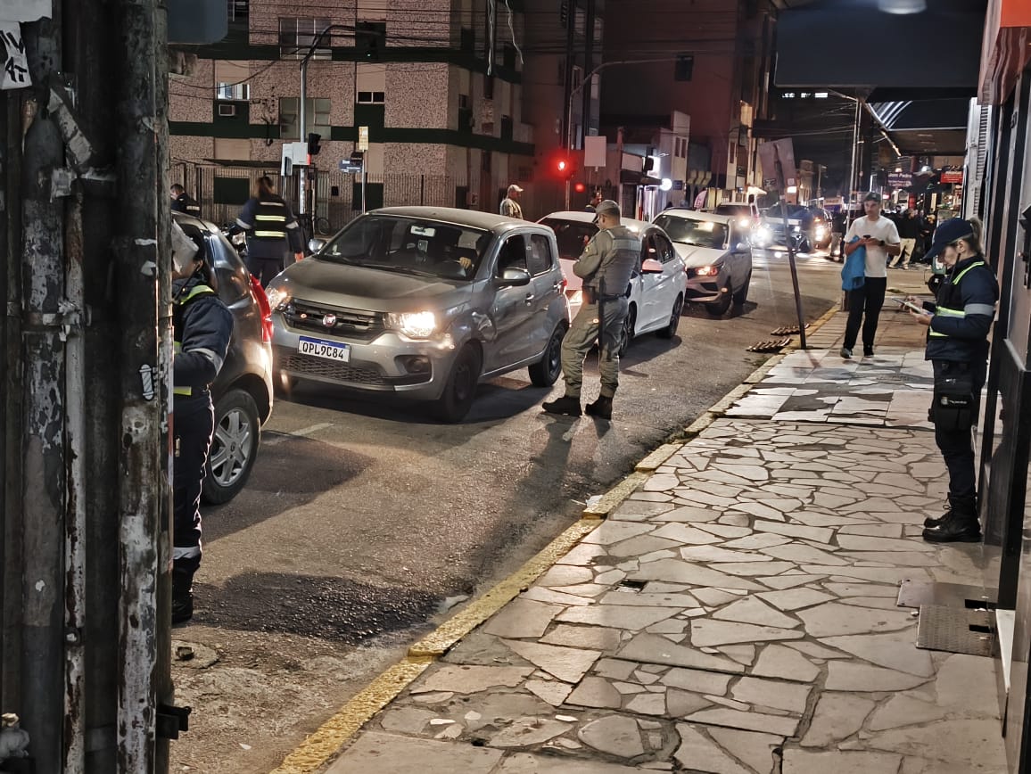 Ações integradas abordaram 46 veículos na véspera do feriado e resultaram em nove autos de infração