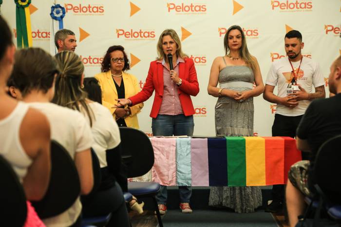 Prefeita também nomeou encontro  das ruas Barão de Santa Tecla e Doutor Cassiano como travesti Juliana Martinelli