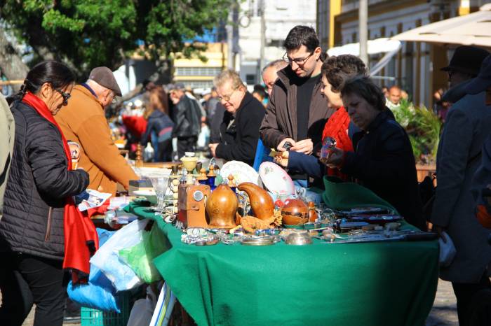 Tradicional no Centro Histórico, feira contará com 45 expositores de antiguidades, artesanato e itens de brechó