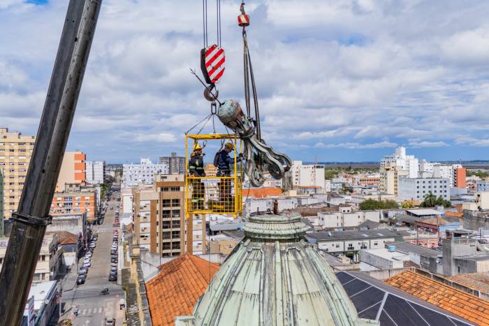 Prefeitura articula a remoção do pináculo do Grande Hotel