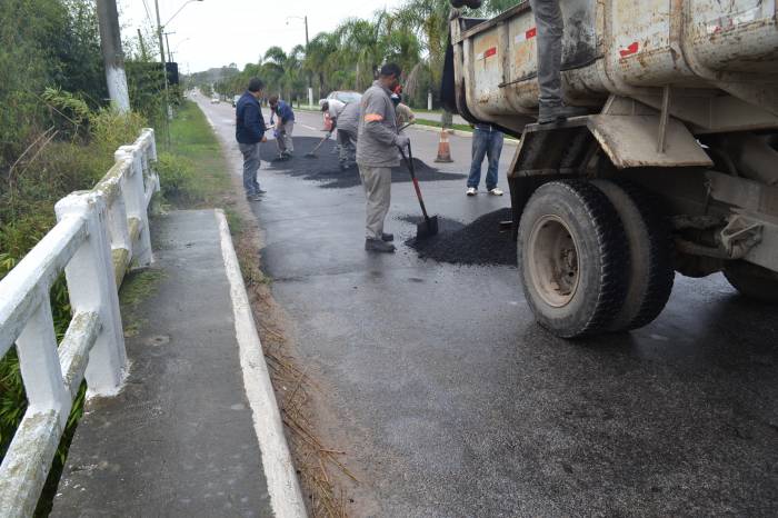 No acesso à praia, avenida Adolfo Fetter também é beneficiada por consertos na pavimentação