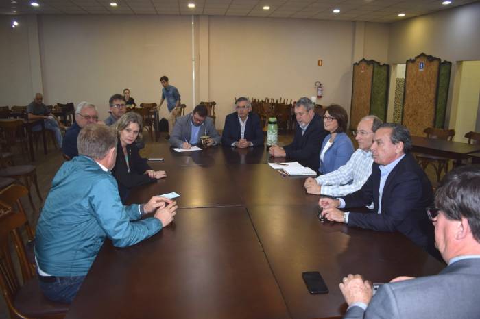 Prefeita Paula Mascarenhas participou do encontro, representando também a Azonasul