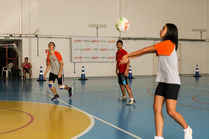 Atividades esportivas e recreativas são destinadas a crianças e jovens de 8 a 17 anos