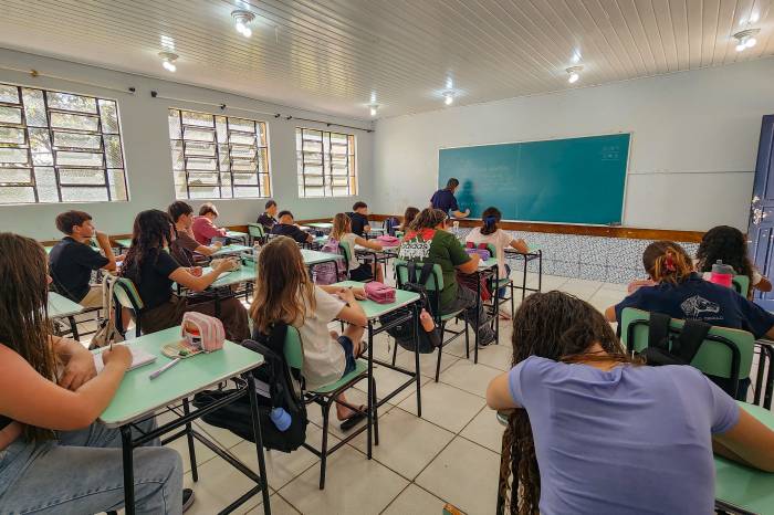 Câmara deve votar contratação de monitores de escola