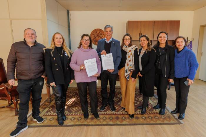 Marroni firma convênio com a UFPel na área de gestão pública