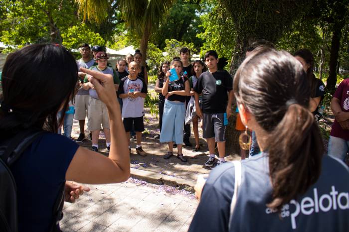 Cerca de 20 alunos acompanharam o Tour promovido pela Prefeitura em parceria com a UFPel