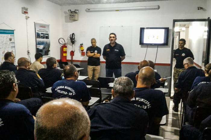 Mais de 30 agentes participam da primeira fase do curso de requalificação anual
