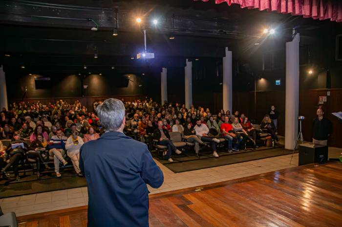 Com presença do prefeito Fernando Marroni, evento inaugurado na noite de sexta-feira (6) prossegue neste sábado com Grupos de Trabalho e, na parte da tarde, plenária
