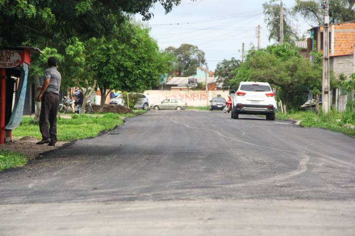 Pavimentação de rua na Vila Bom Jesus e tapa-buracos em vários pontos da cidade