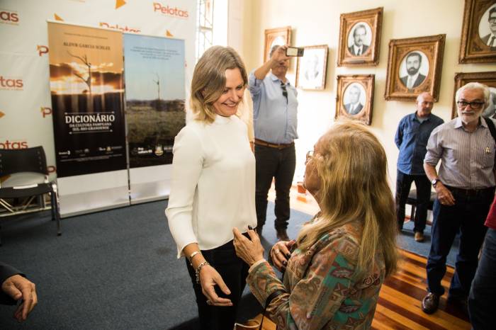 Anúncio da eleição foi feito pela prefeita Paula Mascarenhas durante o lançamento do livro ‘Dicionário da Cultura Pampeana Sul-Rio-Grandense’, de Aldyr Schlee