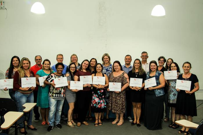 Educadores fazem parte da primeira turma formada pela parceria entre Smed e Cejusc