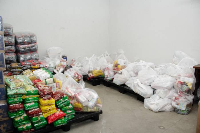 Os kits serão entregues às famílias já cadastradas ou indicadas como mais vulneráveis nesse momento. Quarta-feira (8) será feita a entrega no Roraima e quinta, no Amazonas, ambos no Jardim Floresta