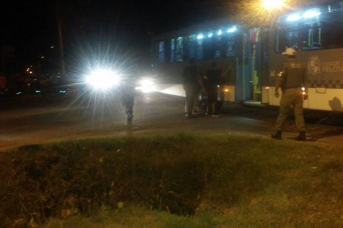 Agentes de Trânsito, Guardas Municipais, Brigada Militar e agentes da Secretaria de Segurança Pública se uniram no combate à criminalidade em diversos pontos da cidade
