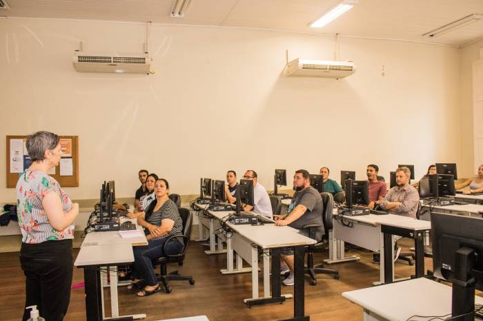 Representantes da Prefeitura e do Comdica estão discutindo, com os novos conselheiros, suas atribuições e possibilidades