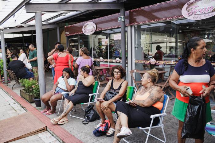 Restam poucos acessos para arquibancada na noite de sábado (15)