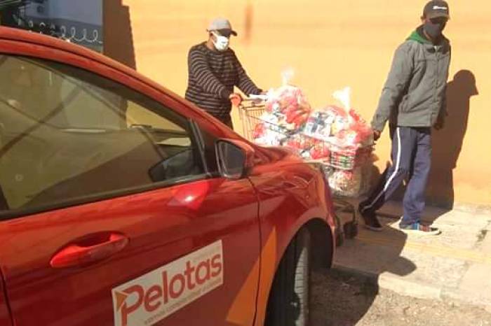 Sacolas chegam aos moradores, em situação de vulnerabilidade, dos condomínios da faixa 1 do Minha Casa Minha Vida