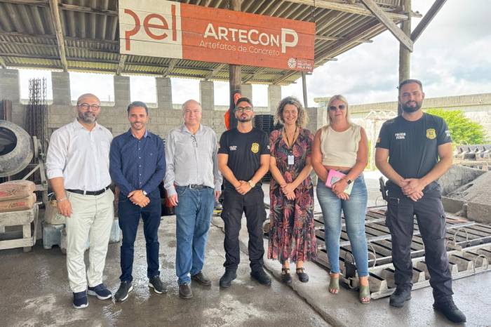 Secretaria de Obras e Pavimentação fornecerá material para que apenados do ArtConP, no Presídio Regional, fabriquem artefatos de concreto