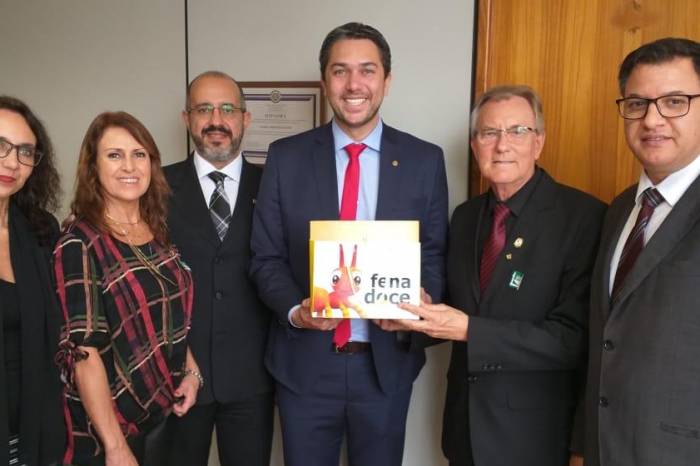 Vice-prefeito também fez parte da comitiva que entregou convites para Fenadoce 2019, na Câmara dos Deputados
