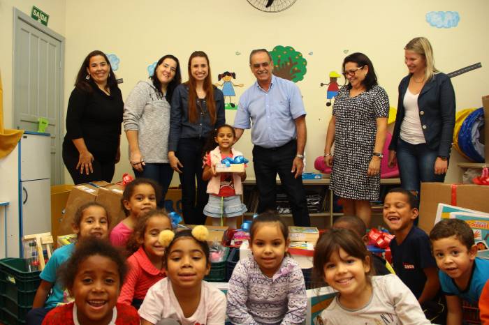 Serão 49 escolas beneficiadas com kits que contêm, pelo menos, 53 brinquedos