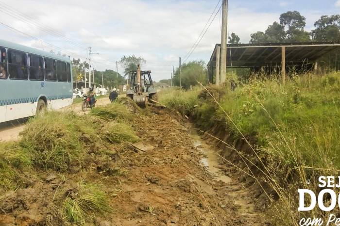 SSUI trabalha neste sábado na correção e limpeza de valetas nas Três Vendas
