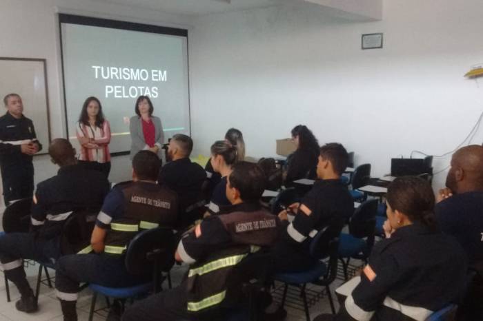 Capacitação tem o objetivo de preparar os servidores para receber e orientar turistas