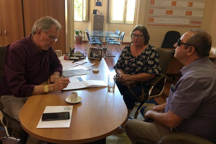 Idemar recebeu, em seu gabinete, representantes da Escola Louis Braille e da Colônia Santa Silvana