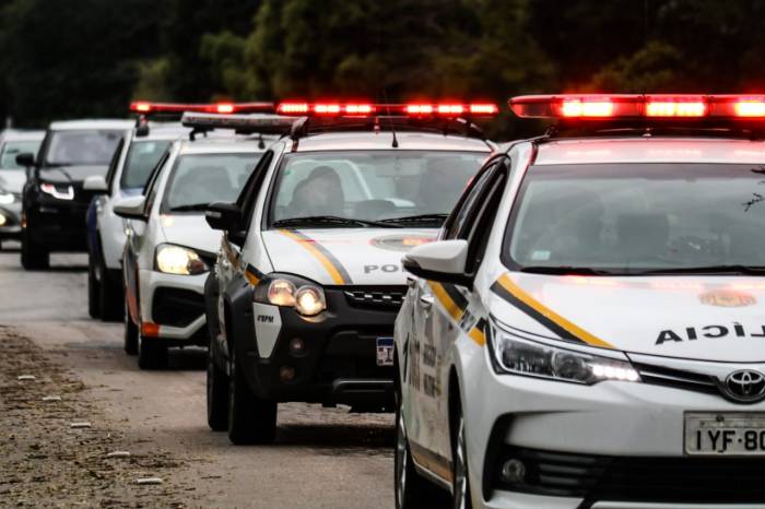Combate a aglomerações e orientação sobre as medidas de prevenção à pandemia fazem parte do trabalho das forças policiais