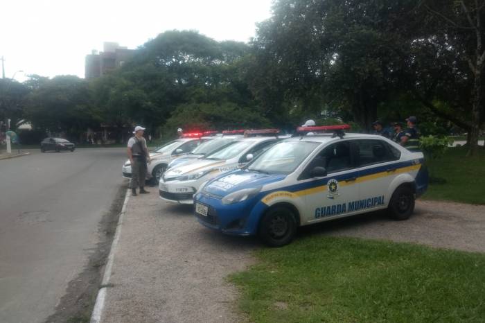 Doze agentes de segurança abordaram 30 veículos e seis pessoas neste domingo