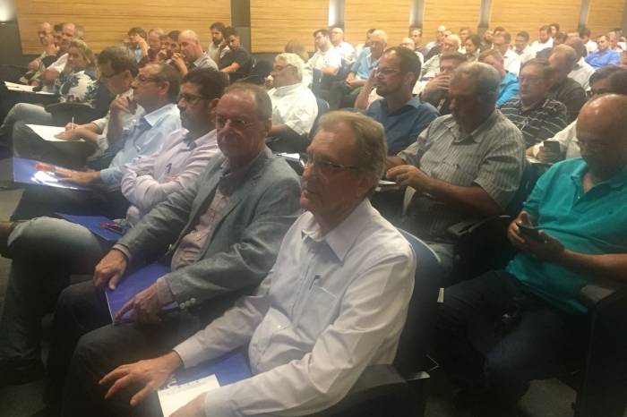 Evento, realizado na sede da Famurs, em Porto Alegre, discutiu a crise da cadeia do arroz e o impacto econômico nos municípios