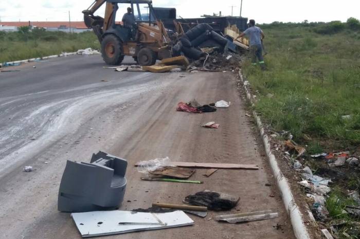 SSUI retira lixo e entulho de diferentes vias