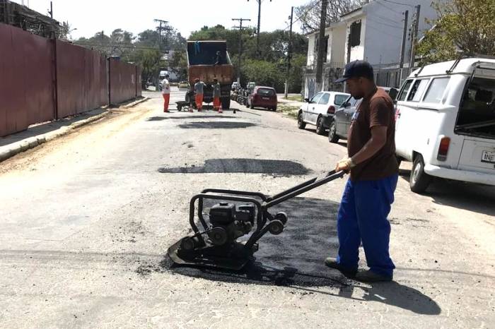 Secretaria de Obras e Pavimentação utilizou 10 toneladas de asfalto para corrigir buracos de vias das Três Vendas, São Gonçalo, Fragata e Centro