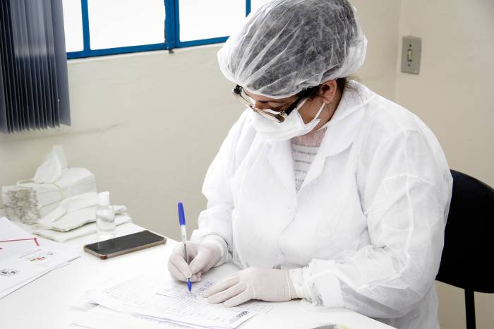 Mais de 220 enfermeiros, médicos e técnicos de Enfermagem foram classificados no processo, que visa reforçar o enfrentamento da pandemia em Pelotas