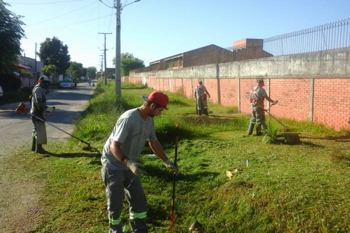 Equipes realizam manutenção da limpeza urbana e recuperação de drenagem