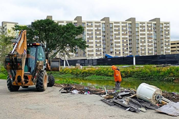 Prefeitura volta a recolher entulhos em sistema de mutirão