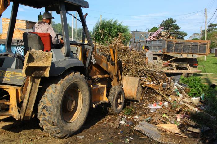 No período de janeiro a dezembro do ano passado foram retiradas 6.6 mil cargas de entulhos descartado de forma irregular pelos moradores.