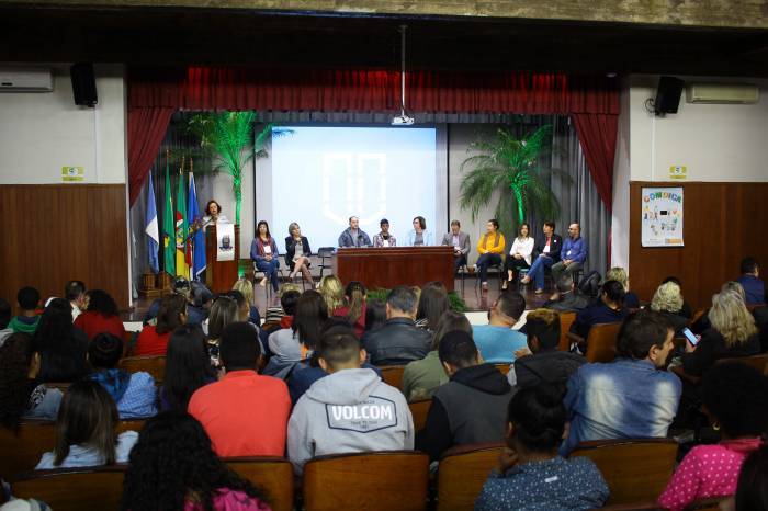 Evento visa qualificar o serviço prestado em Pelotas e preparar agentes de saúde, educação e assistência social