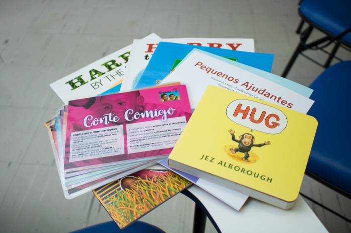 Metodologia de compartilhamento de livros, que busca fortalecer vínculos familiares, será aplicada por 21 servidores formados