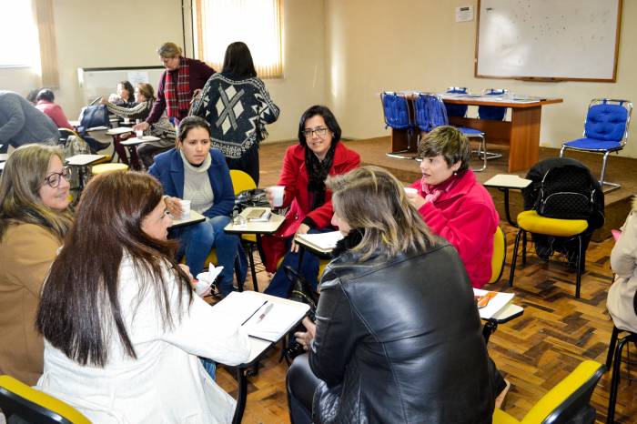 Capacitação para orientadores educacionais e equipes diretivas da rede municipal segue até esta quinta-feira