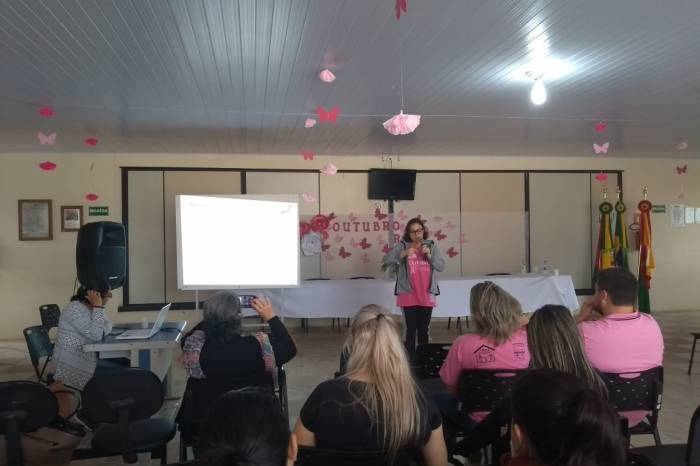Palestra para profissionais e usuários de saúde pública abordou prevenção de câncer de mama e de útero