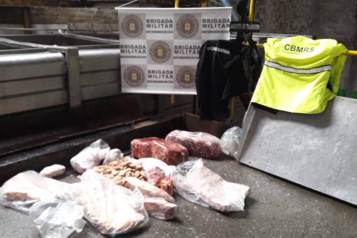Um foi interditado pelo Corpo de Bombeiros. Mais de 110 quilos de carnes foram apreendidos e descartados