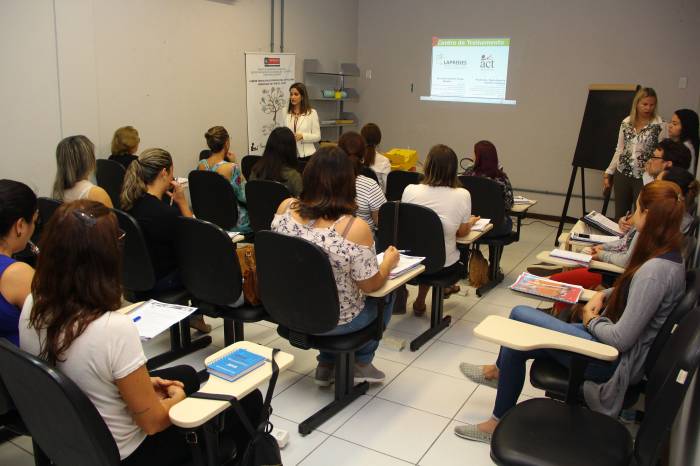 Profissionais participam do Programa para Educar Crianças em Ambientes Seguros (ACT)